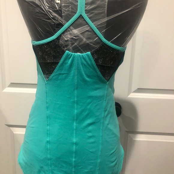 Size 4 -  2 Lululemon tank tops - Picture 3 of 12